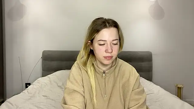 Embersweetbunny online show from 01/12/26, 06:29