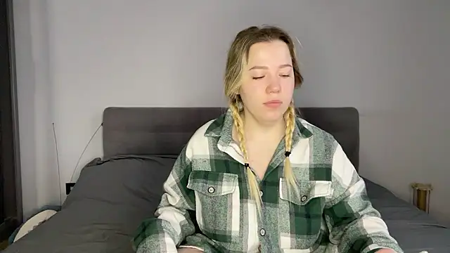 Embersweetbunny online show from 01/14/26, 07:14