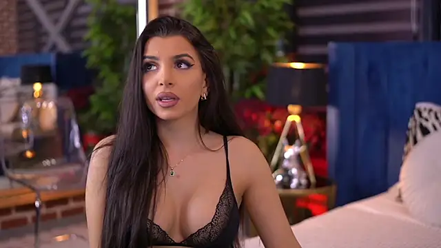 Snapshot of NicoleCellini chatting on 03/07/25, 07:05 NicoleCellini online show from 03/07/25, 07:05