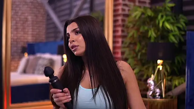 Snapshot of NicoleCellini chatting on 10/17/25, 06:21 NicoleCellini online show from 10/17/25, 06:21