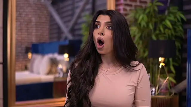 Snapshot of NicoleCellini chatting on 11/05/25, 06:30 NicoleCellini online show from 11/05/25, 06:30