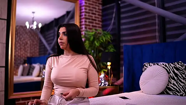 Snapshot of NicoleCellini chatting on 11/22/25, 06:40 NicoleCellini online show from 11/22/25, 06:40