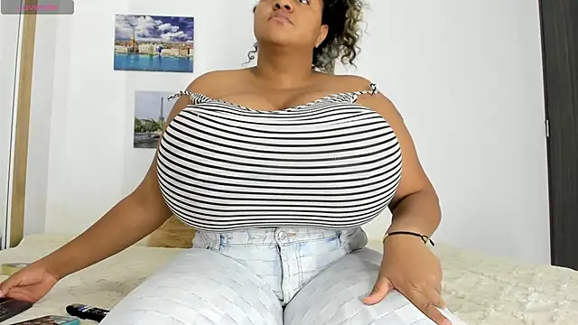 Snapshot of bigmom69_ chatting on 11/03/25, 12:24 bigmom69 online show from 11/03/25, 12:24