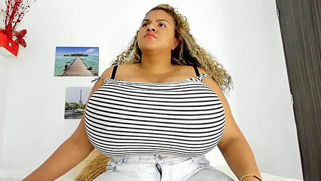 Snapshot of bigmom69_ chatting on 12/16/25, 12:10 bigmom69 online show from 12/16/25, 12:10