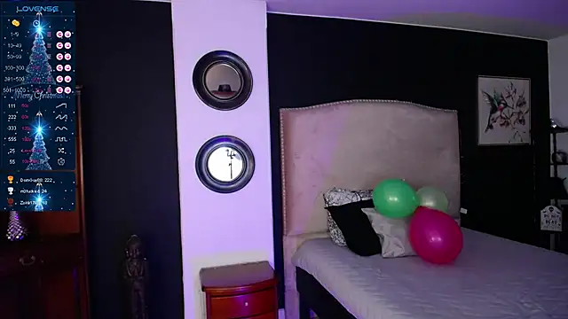 Snapshot of lia_huan chatting on 12/27/24, 05:59 lia huan online show from 12/27/24, 05:59