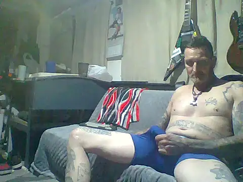 2Hot2gether69 online show from 10/28/25, 01:47