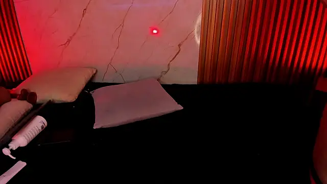 Snapshot of Emiilycollins chatting on 01/12/25, 10:33 Emiilycollins online show from 01/12/25, 10:33