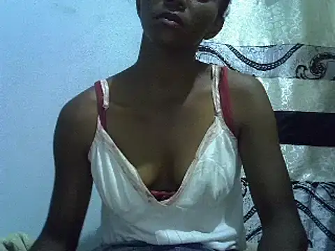 Snapshot of ElianeHot chatting on 02/01/25, 07:55 ElianeHot online show from 02/01/25, 07:55