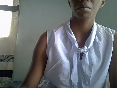 Snapshot of ElianeHot chatting on 10/21/25, 08:48 ElianeHot online show from 10/21/25, 08:48