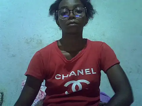 ElianeHot online show from 04/15/26, 07:58