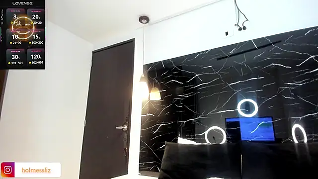 LIZ HOLMES online show from 02/05/25, 12:06