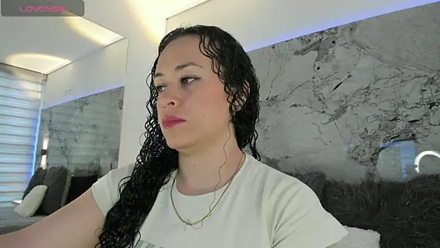 LIZ HOLMES online show from 10/11/25, 11:31