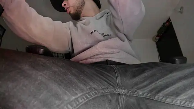 s sven03 online show from 10/03/25, 02:41