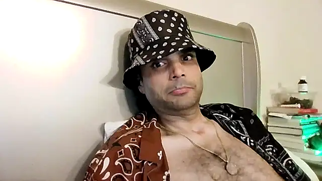 Snapshot of GForceSavage chatting on 11/20/25, 05:29 GForceSavage online show from 11/20/25, 05:29