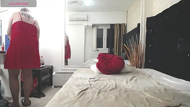 Lilly hott online show from 01/30/25, 11:02