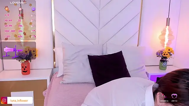 Flor delunaa online show from 10/26/25, 12:44