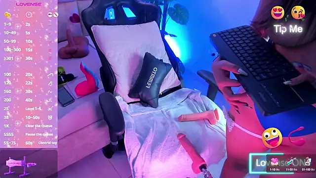 LiaaGenner online show from 02/21/25, 10:26