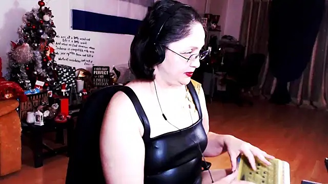 Snapshot of Imperatriza chatting on 02/06/25, 03:37 Imperatriza online show from 02/06/25, 03:37