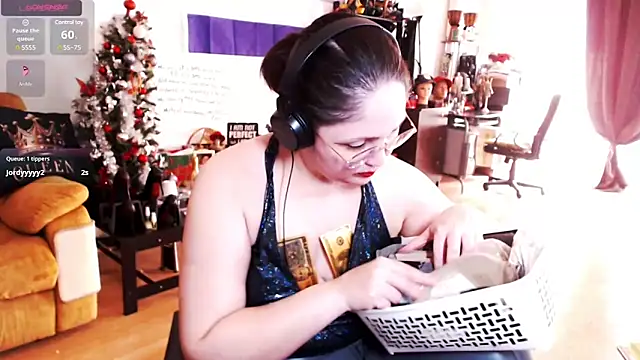 Snapshot of Imperatriza chatting on 02/19/25, 12:33 Imperatriza online show from 02/19/25, 12:33