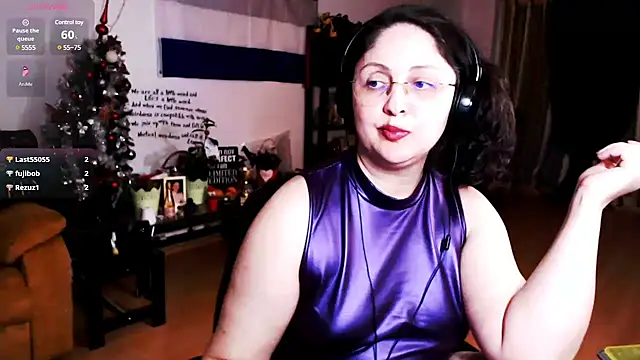 Snapshot of Imperatriza chatting on 03/01/25, 04:33 Imperatriza online show from 03/01/25, 04:33