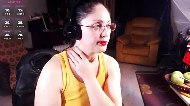 Snapshot of Imperatriza chatting on 10/19/25, 12:44 Imperatriza online show from 10/19/25, 12:44