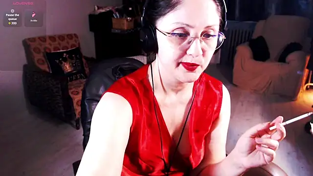 Snapshot of Imperatriza chatting on 11/16/25, 02:11 Imperatriza online show from 11/16/25, 02:11