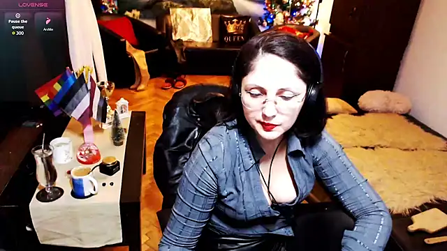 Snapshot of Imperatriza chatting on 12/16/25, 11:10 Imperatriza online show from 12/16/25, 11:10