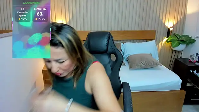 luciana ballesteros  online show from 04/13/26, 12:10