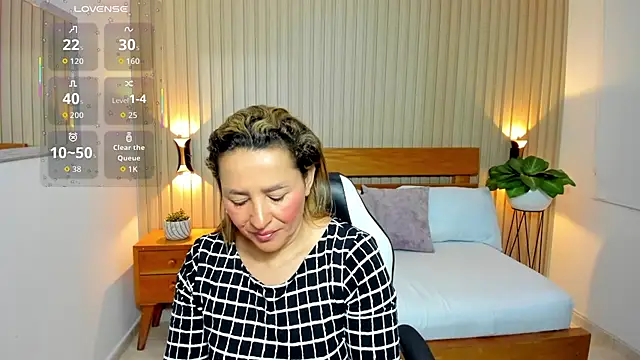 Snapshot of luciana_ballesteros_ chatting on 06/23/26, 12:14 luciana ballesteros online show from 06/23/26, 12:14