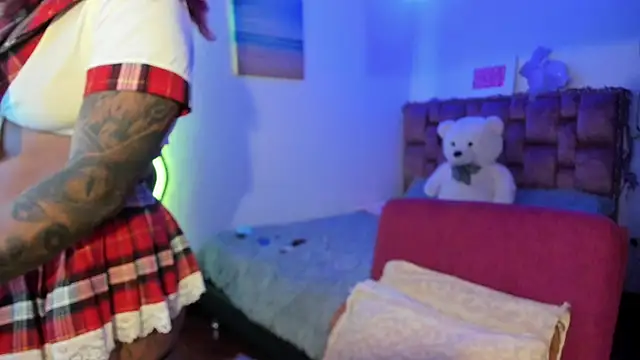 Snapshot of ladyrd1 chatting on 02/12/25, 04:12 ladyrd1 online show from 02/12/25, 04:12