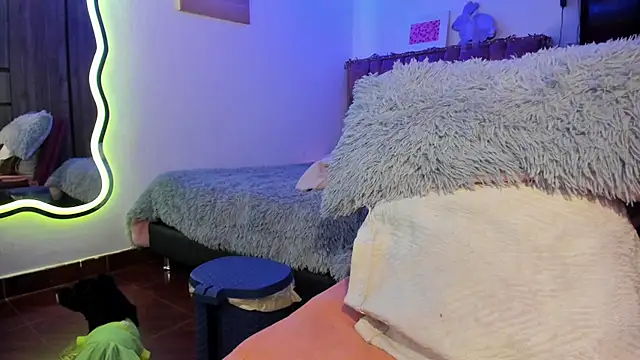 Snapshot of ladyrd1 chatting on 02/13/25, 05:26 ladyrd1 online show from 02/13/25, 05:26