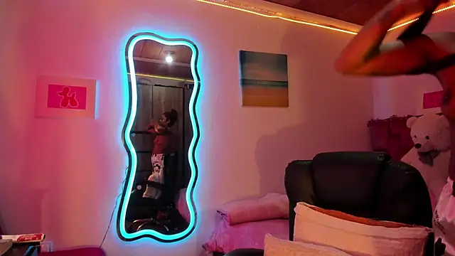 Snapshot of ladyrd1 chatting on 02/27/25, 12:56 ladyrd1 online show from 02/27/25, 12:56