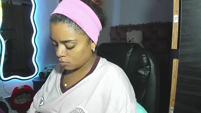 ladyrd1 online show from 02/23/26, 11:46