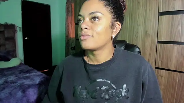 ladyrd1 online show from 04/13/26, 02:00