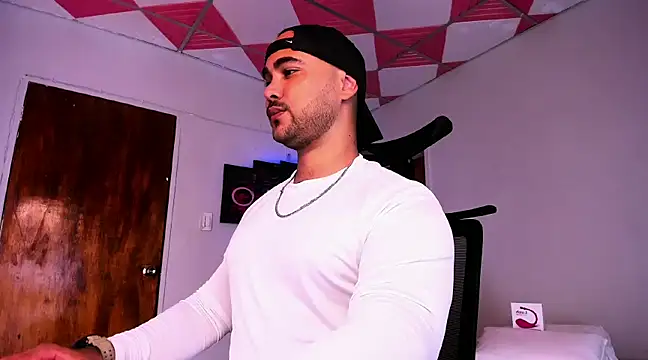 Snapshot of Sebas-hott chatting on 12/05/24, 03:26 Sebas-hott online show from 12/05/24, 03:26