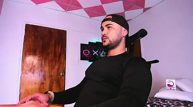 Snapshot of Sebas-hott chatting on 12/12/24, 02:59 Sebas-hott online show from 12/12/24, 02:59