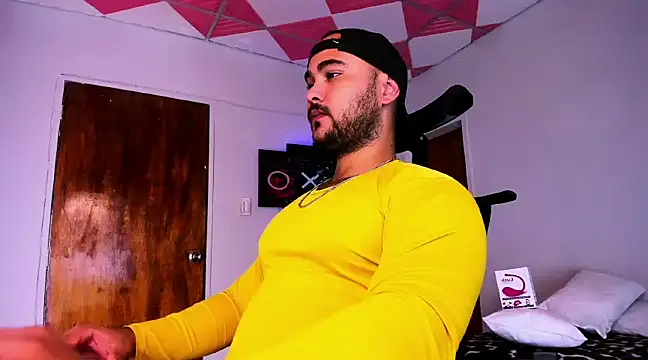 Snapshot of Sebas-hott chatting on 12/23/24, 02:56 Sebas-hott online show from 12/23/24, 02:56