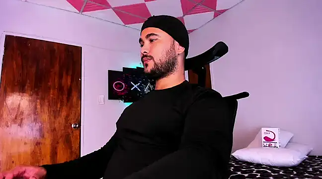 Snapshot of Sebas-hott chatting on 12/24/24, 02:21 Sebas-hott online show from 12/24/24, 02:21