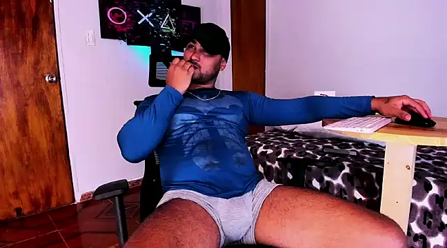 Snapshot of Sebas-hott chatting on 01/04/25, 06:19 Sebas-hott online show from 01/04/25, 06:19