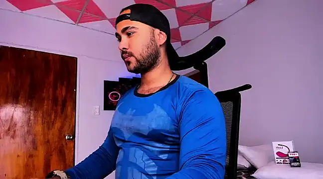 Snapshot of Sebas-hott chatting on 01/14/25, 04:04 Sebas-hott online show from 01/14/25, 04:04