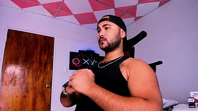 Snapshot of Sebas-hott chatting on 01/18/25, 03:31 Sebas-hott online show from 01/18/25, 03:31