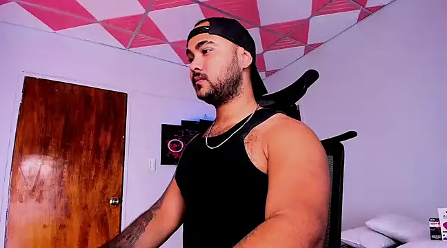 Snapshot of Sebas-hott chatting on 01/18/25, 09:45 Sebas-hott online show from 01/18/25, 09:45