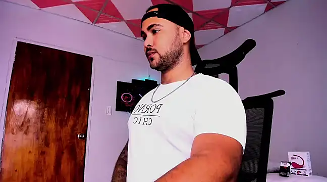 Snapshot of Sebas-hott chatting on 01/30/25, 02:49 Sebas-hott online show from 01/30/25, 02:49