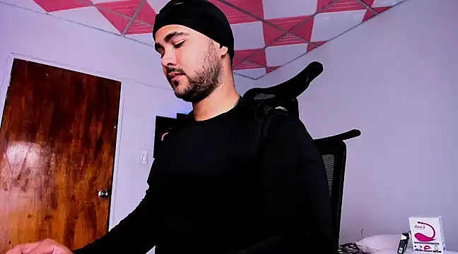 Snapshot of Sebas-hott chatting on 02/02/25, 03:32 Sebas-hott online show from 02/02/25, 03:32