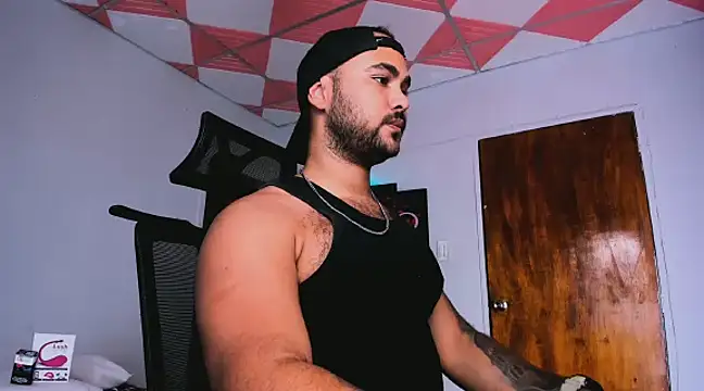 Snapshot of Sebas-hott chatting on 02/08/25, 02:47 Sebas-hott online show from 02/08/25, 02:47