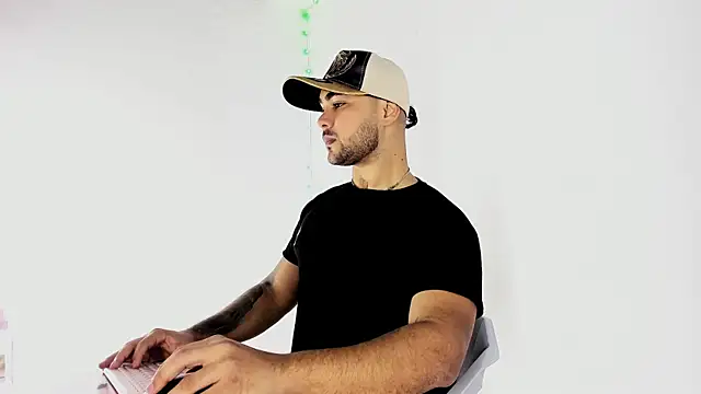 Snapshot of Sebas-hott chatting on 09/09/25, 10:20 Sebas-hott online show from 09/09/25, 10:20