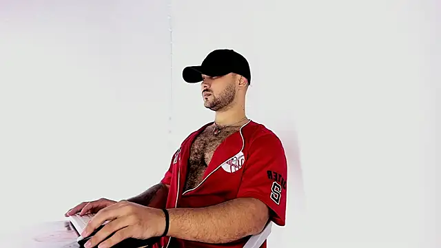 Snapshot of Sebas-hott chatting on 09/11/25, 10:10 Sebas-hott online show from 09/11/25, 10:10