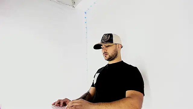 Snapshot of Sebas-hott chatting on 09/13/25, 09:47 Sebas-hott online show from 09/13/25, 09:47