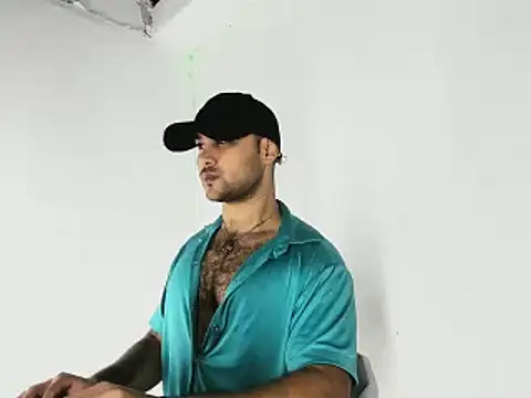 Snapshot of Sebas-hott chatting on 09/28/25, 10:37 Sebas-hott online show from 09/28/25, 10:37