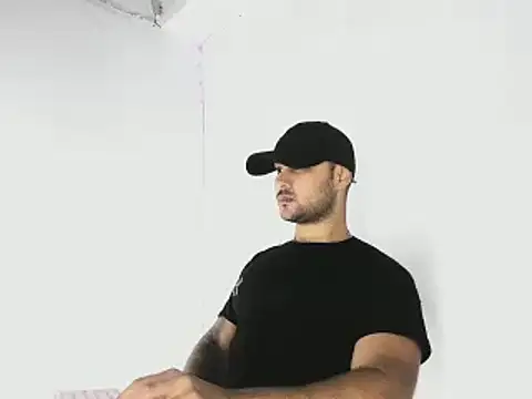 Snapshot of Sebas-hott chatting on 10/01/25, 10:27 Sebas-hott online show from 10/01/25, 10:27